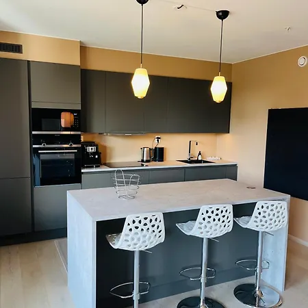 아파트 Modern With Kitchen & Balkony