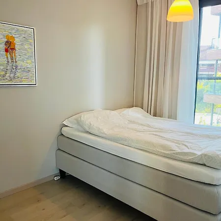아파트 Modern With Kitchen & Balkony