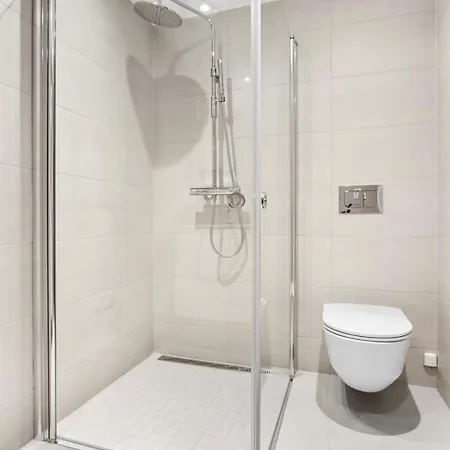 아파트 Modern With Kitchen & Balkony *