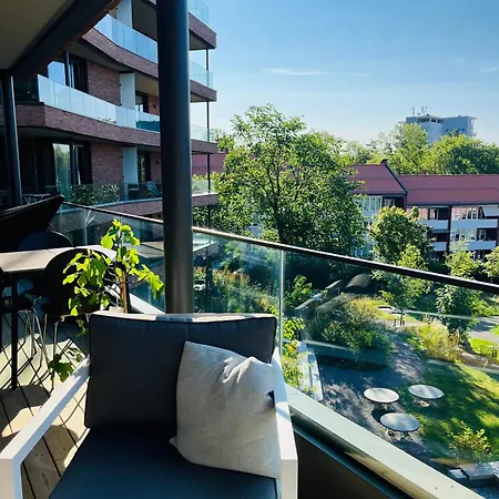아파트 Modern With Kitchen & Balkony *